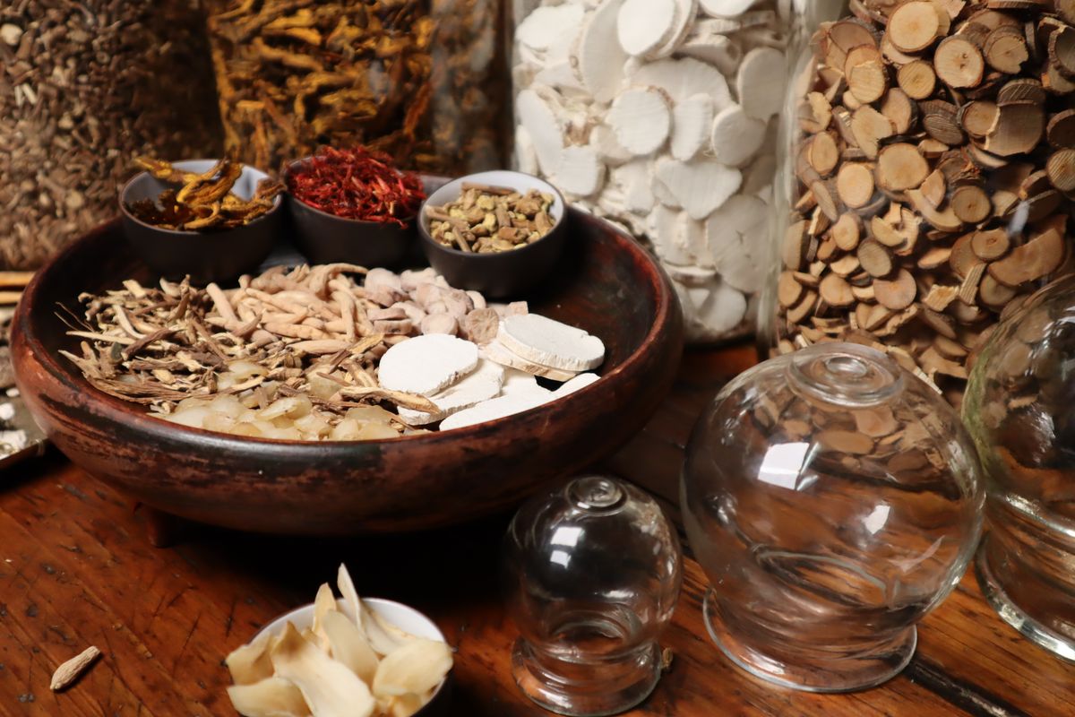 He shou wu shown among other dried herbs used in Chinese tonic formulas