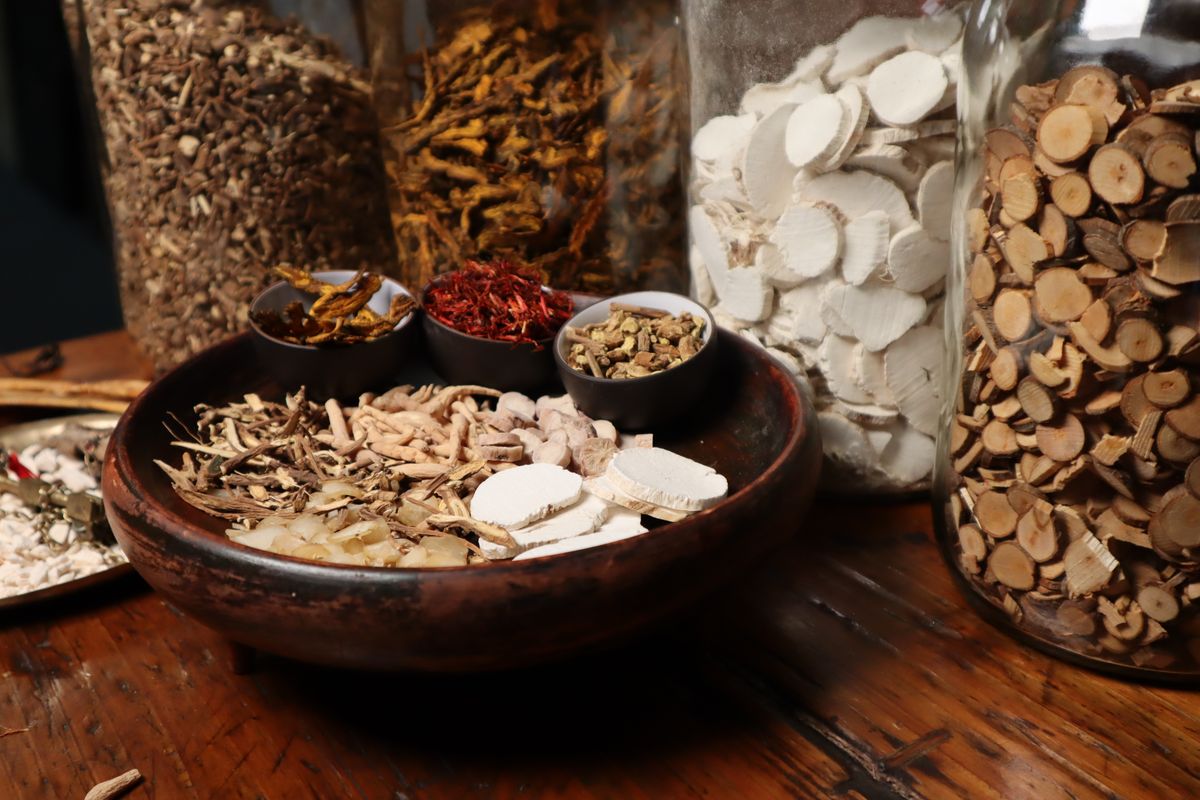 Jars of dried pale tonic slices in a traditional Chinese pharmacy