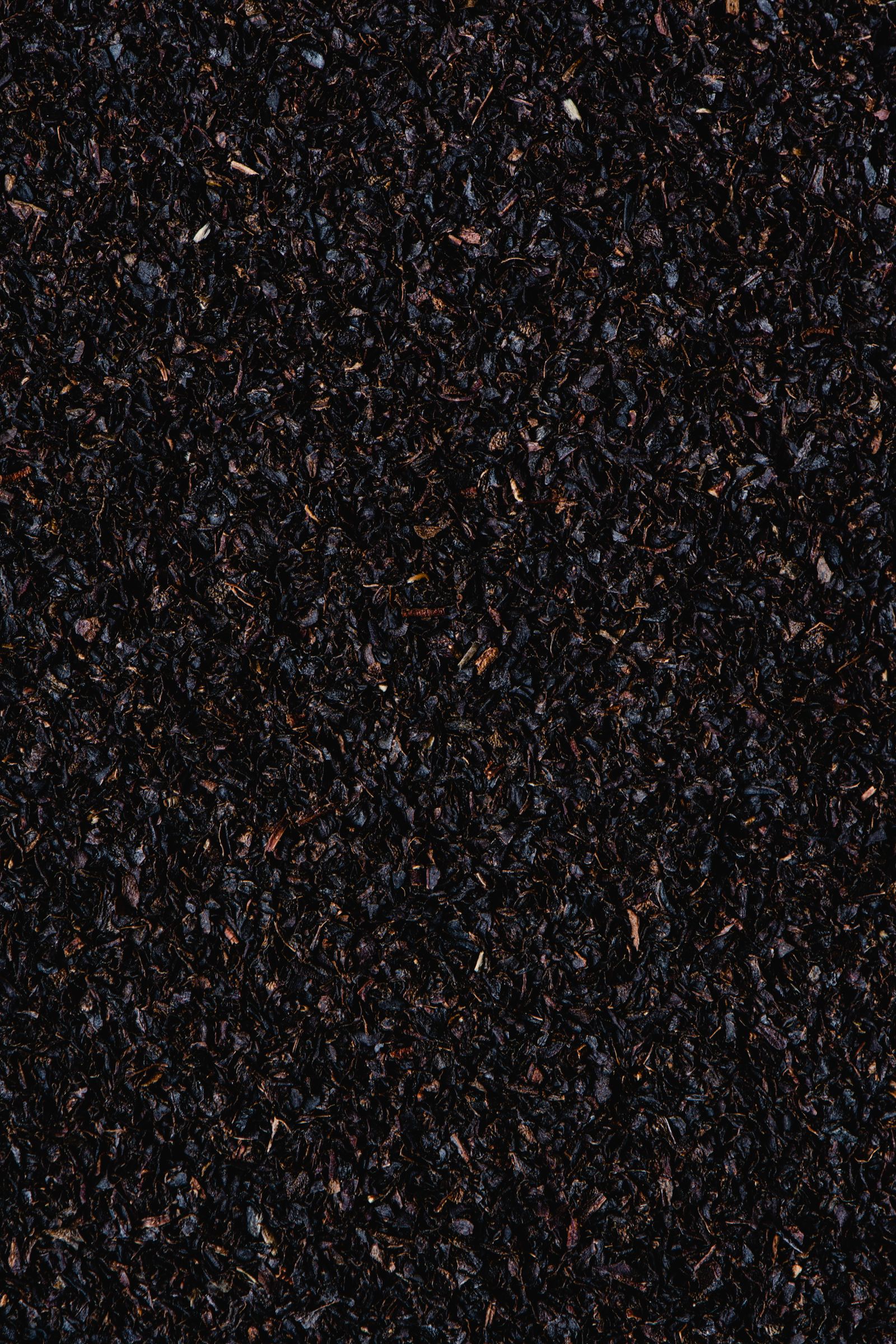 Loose dark pu-erh tea leaves, deeply fermented and ready to brew